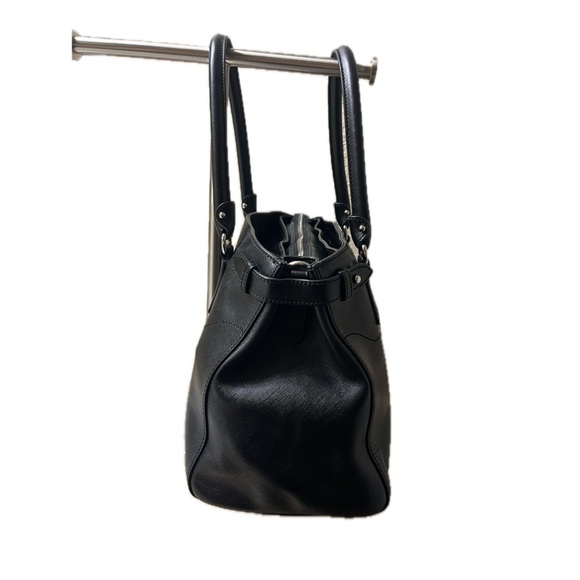 Salvatore Ferragamo Gancini Shoulder Bag GG-21D940 Black Leather - Picture 4 of 15